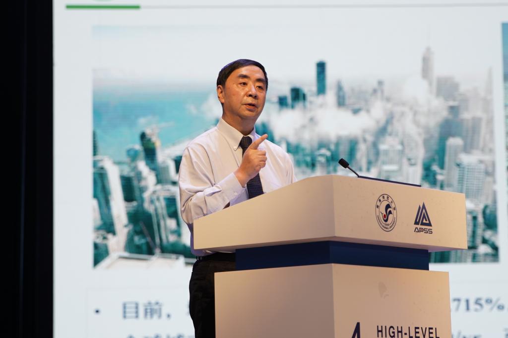 6 中科院院士黃建平作主旨報告.JPG