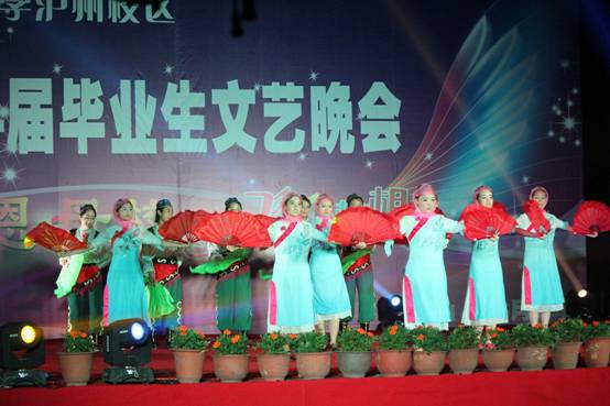 濃郁的民族舞蹈花兒.jpg