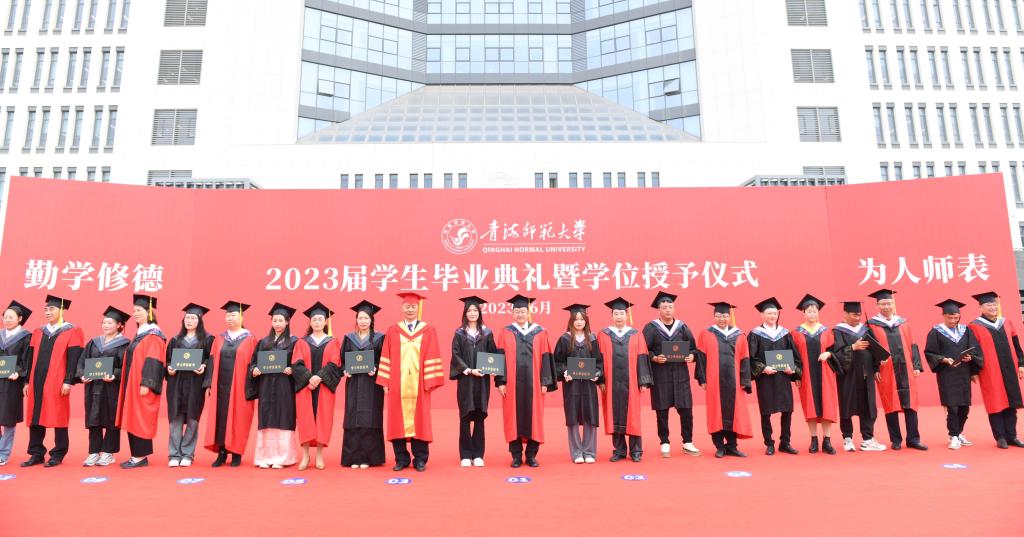 校領導集體照.jpg