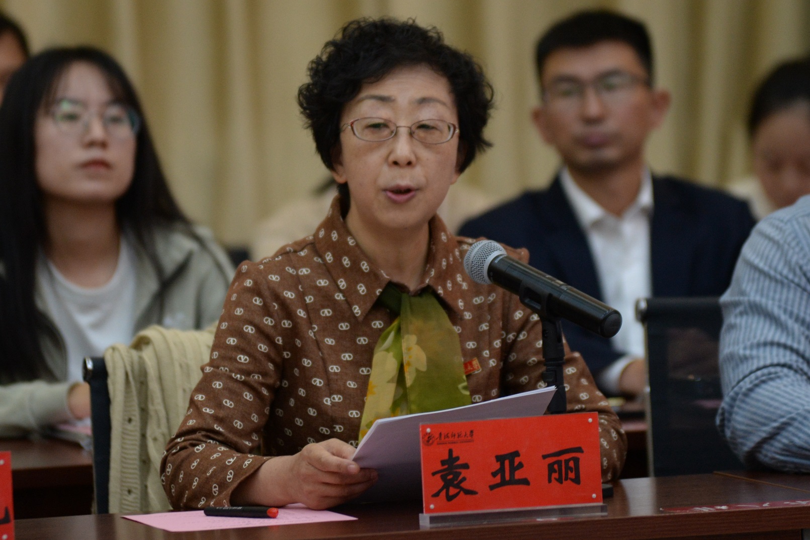 圖3 老教師代表袁亞麗發(fā)言.JPG