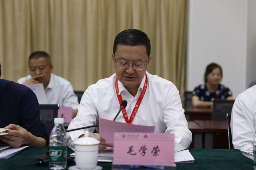 圖3 校黨委書記,、高科院管委會(huì)副主任毛學(xué)榮致辭.JPG 圖3 校黨委書記、高科院管委會(huì)副主任毛學(xué)榮致辭.JPG
