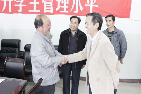 云南鎮(zhèn)雄教育局招聘現(xiàn)場 006.jpg